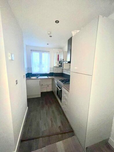2 Bedroom Flat To Rent In High Road Leytonstone, London, E11