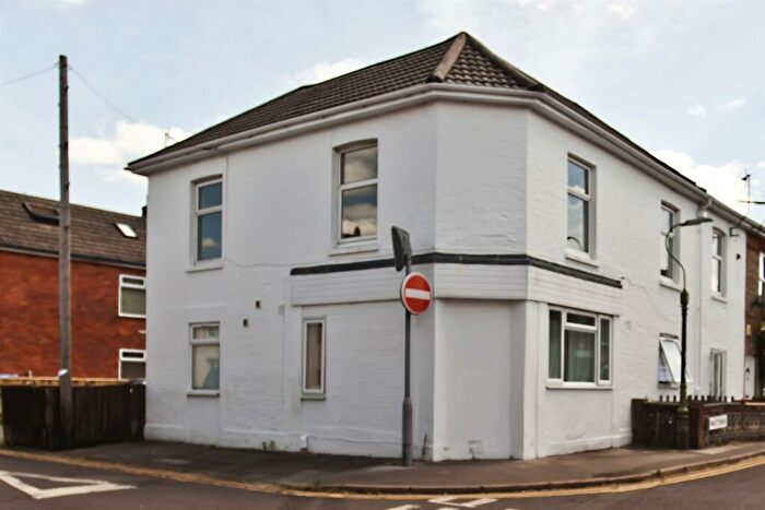 2 Bedroom Apartment To Rent In Darracott Rd, Bournemouth, Dorset, BH5