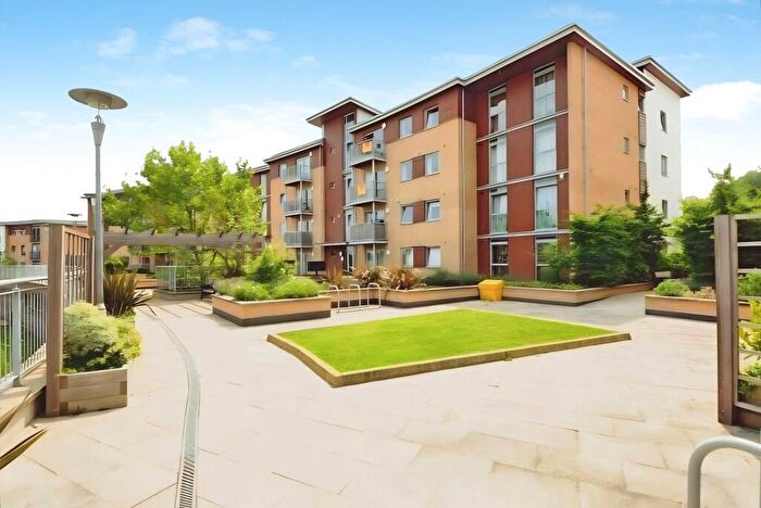 2 Bedroom Flat To Rent In Kelvin Gate, Bracknell, Berkshire, RG12