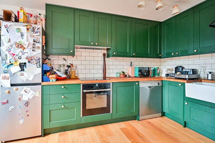 2 Bedroom Flat For Sale In Manaton Close, Peckham, London, SE15