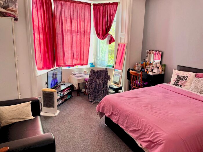 2 Bedroom Flat To Rent In York Road, Southend-On-Sea, SS1