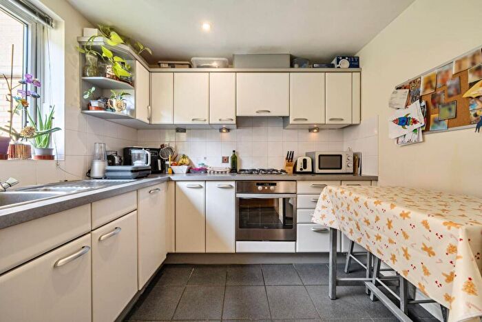 1 Bedroom Flat For Sale In Sail Court, Tower Hamlets, London, E14