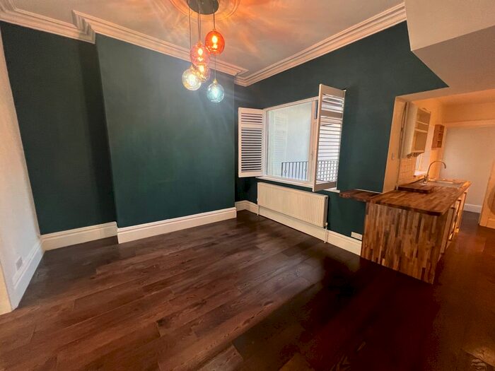 2 Bedroom Flat To Rent In Kings Road, Pontcanna, Cardiff, CF11