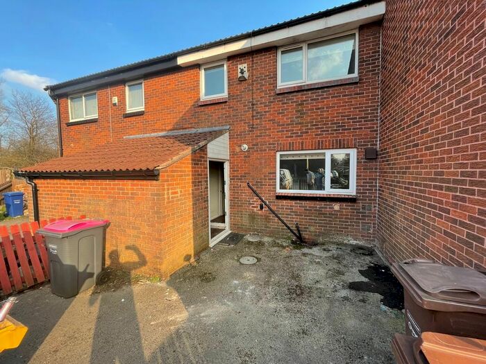 4 Bedroom Mews House To Rent In Chedworth Crescent, Little Hulton, Manchester, M38