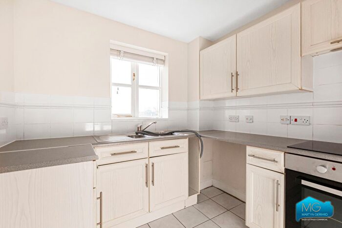 2 Bedroom Flat To Rent In Clarence Close, New Barnet, Hertfordshire, EN4