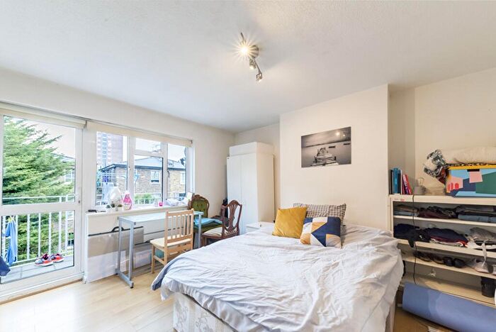 3 Bedroom Flat To Rent In Chichester House, Chichester Road, Kilburn Park, NW6