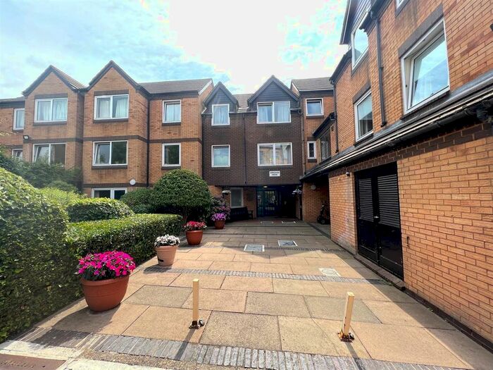 1 Bedroom Flat To Rent In Kings Head Hill, London, E4