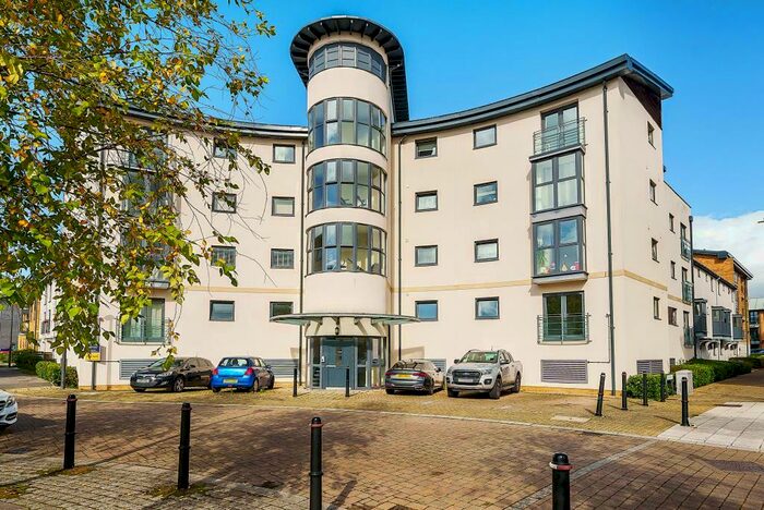 2 Bedroom Apartment To Rent In Holly Court, Angel Ridge, SN1