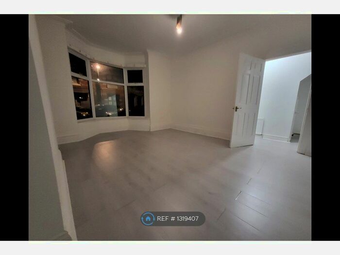 2 Bedroom Flat To Rent In Leighton Street, South Shields, NE33