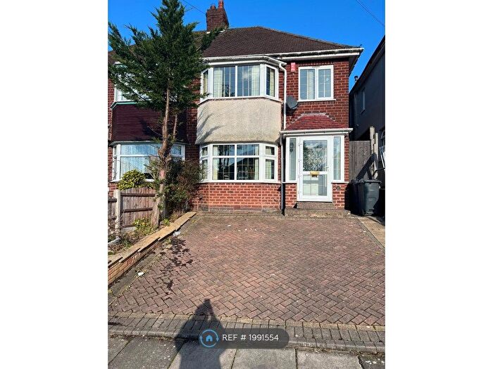 3 Bedroom Semi-Detached House To Rent In Derrydown Road, Birmingham, B42
