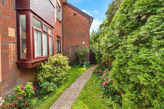 1 Bedroom Flat For Sale In Headley Road, Grayshott, Hindhead, Hampshire, GU26