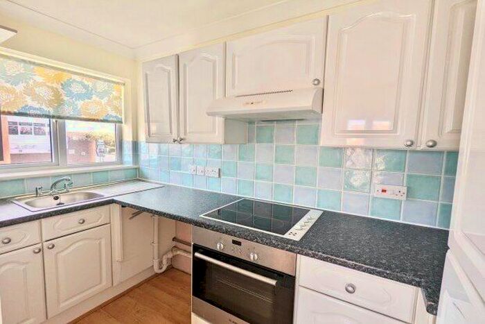 1 Bedroom Flat To Rent In Sea Grove Avenue, Hayling Island, PO11