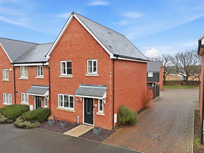 3 Bedroom End Of Terrace House For Sale In School Avenue, Dunton Fields, Laindon, SS15