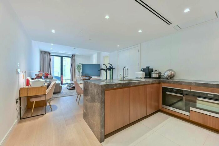 3 Bedroom Flat To Rent In West Wing, Lincoln Square, London, WC2A