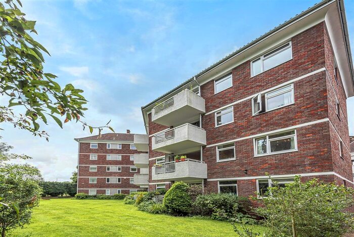 2 Bedroom Flat To Rent In Courtlands, Sheen Road, Richmond, TW10