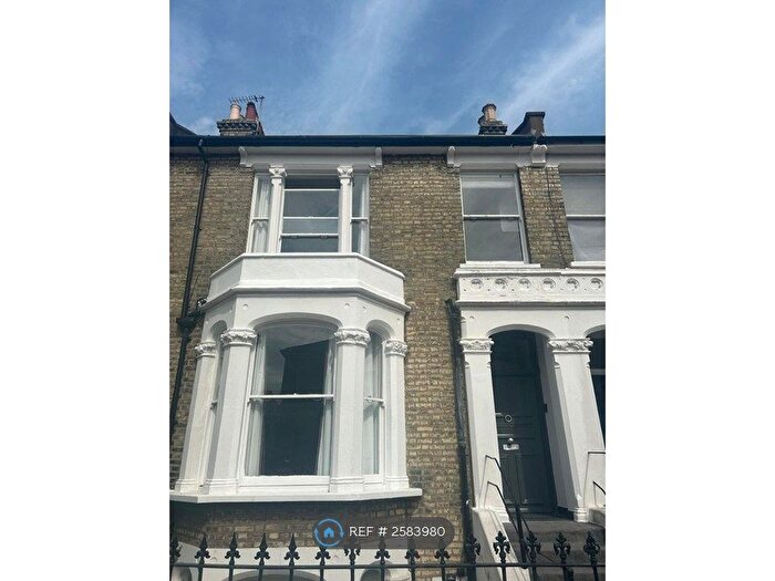 3 Bedroom Maisonette To Rent In Boscombe Road, London, W12