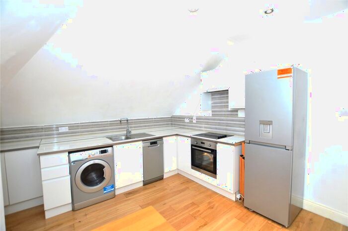 2 Bedroom Flat To Rent In Cintra House, Beulah Hill, London, SE19