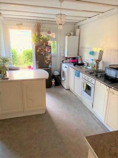 2 Bedroom Maisonette To Rent In Deepwood Lane, Greenford, UB6