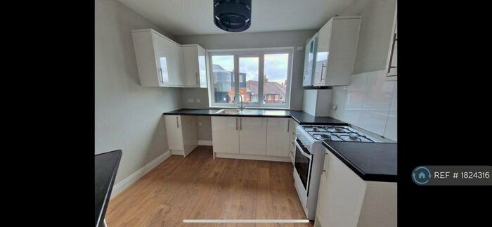 3 Bedroom Flat To Rent In Bristol Road, Selly Oak, Birmingham, B29