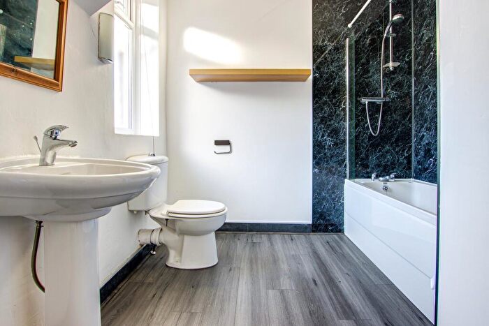 2 Bedroom Flat For Sale In Grosvenor Place, Jesmond, NE2