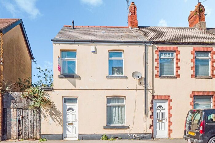 3 Bedroom End Of Terrace House For Sale In Pearl Street, Splott, Cardiff, CF24