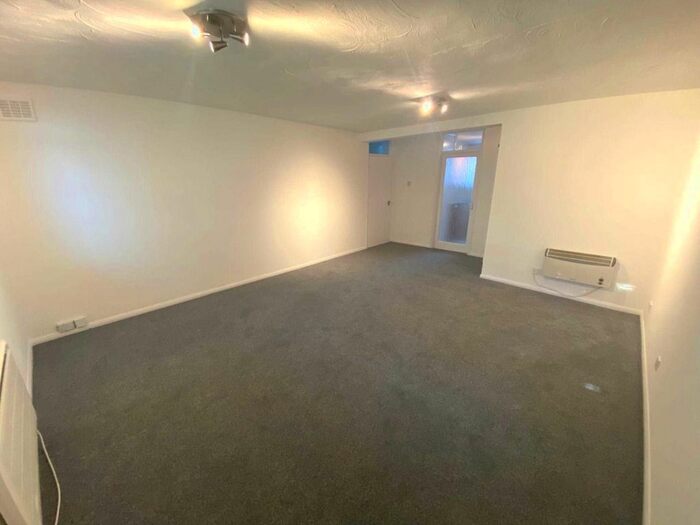 2 Bedroom Flat To Rent In Holt Close, Borehamwood WD6