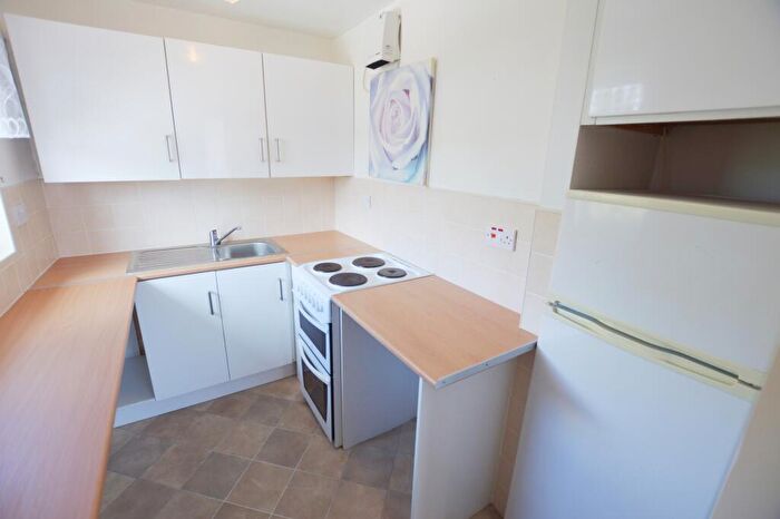 Studio To Rent In Oakworth Drive, Halfway, Sheffield, S20