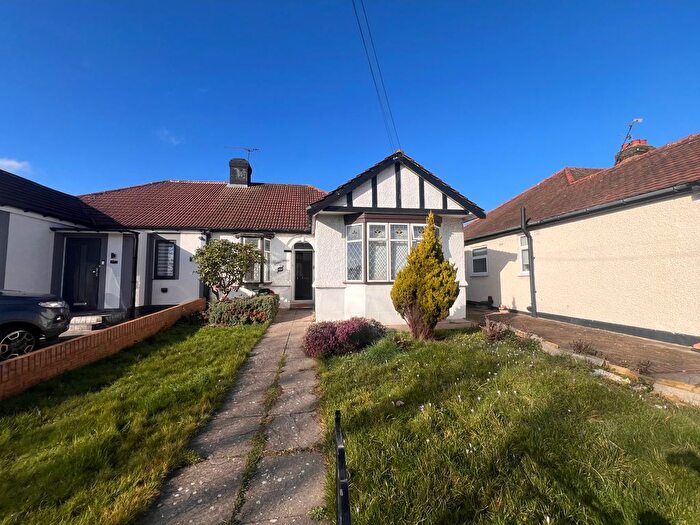 3 Bedroom Semi Detached Bungalow For Sale In Mossford Lane, Ilford, IG6