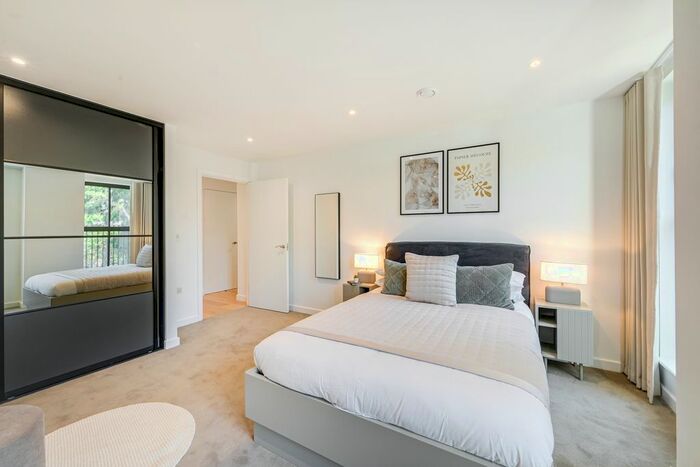 2 Bedroom Flat To Rent In Bradshaw Close, London, Twickenham, TW1