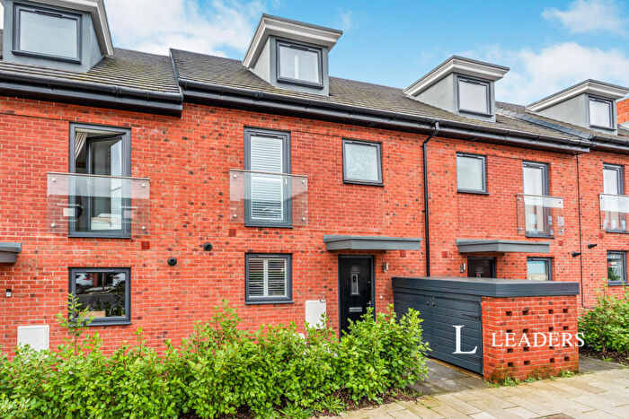 4 Bedroom Terraced House To Rent In John Thornycroft Road, Southampton, Hampshire, SO19