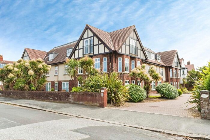 2 Bedroom Flat For Sale In Clifton Drive North, Lytham St. Annes, Lancashire, FY8