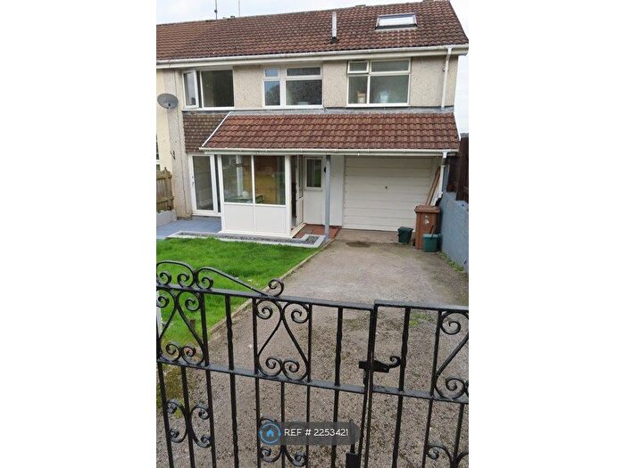5 Bedroom Semi-Detached House To Rent In St. Annes Gardens, Maesycwmmer, Hengoed, CF82
