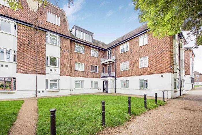 2 Bedroom Flat To Rent In Great West Road, Isleworth, TW7