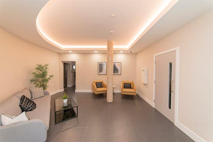 1 Bedroom Flat For Sale In Nether Street, London, N3