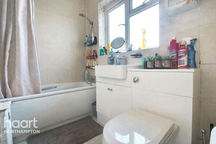 3 Bedroom Terraced House For Sale In Carlton Road, Northampton, NN2