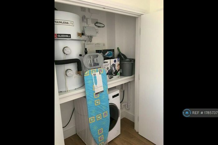 2 Bedroom Flat To Rent In Arrowhead House, Luton, LU4