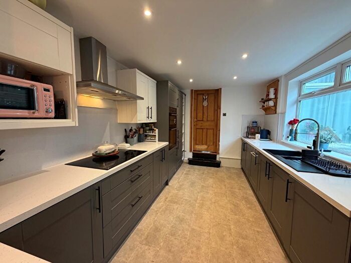 4 Bedroom Terraced House For Sale In Victoria Avenue, Hull, HU5