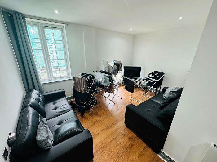 2 Bedroom Flat To Rent In Wandsworth High Street, London, SW18