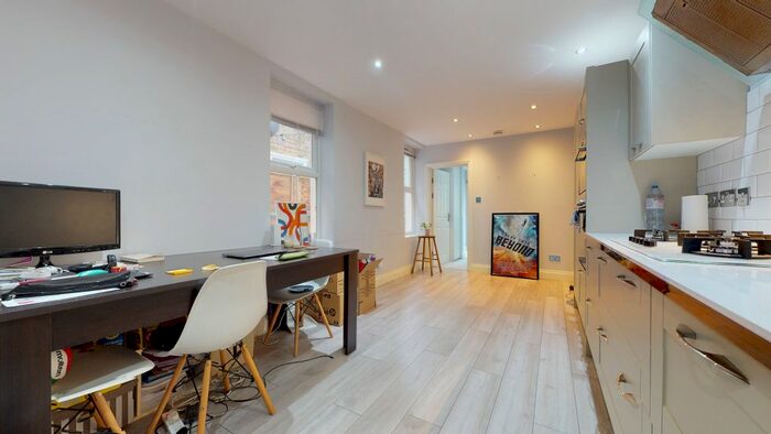 2 Bedroom Flat To Rent In Southwell Road, London, SE5