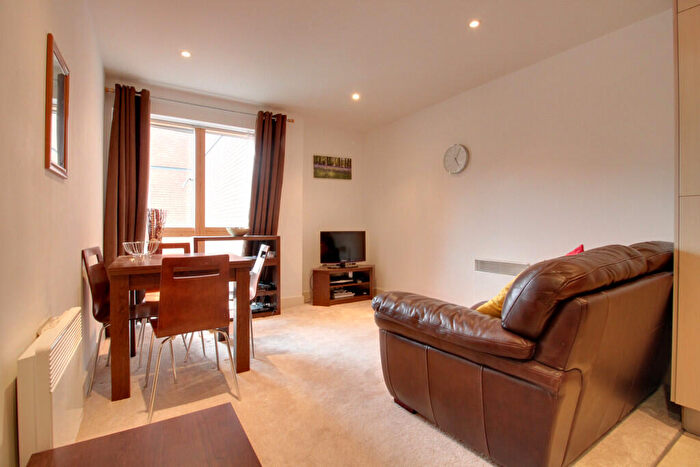 1 Bedroom Apartment To Rent In Canal Wharf, Waterfront Walk, Birmingham City Centre, B1