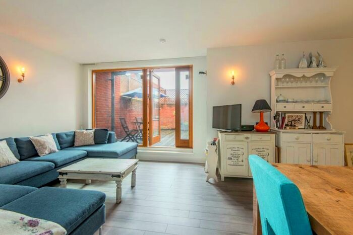 2 Bedroom Apartment To Rent In Chalk Farm Road, Camden, NW1