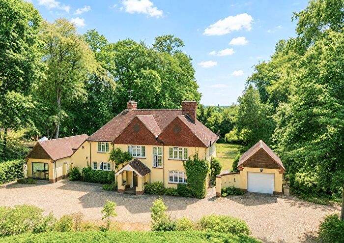 4 Bedroom Detached House For Sale In Waverley Avenue, Fleet, GU51