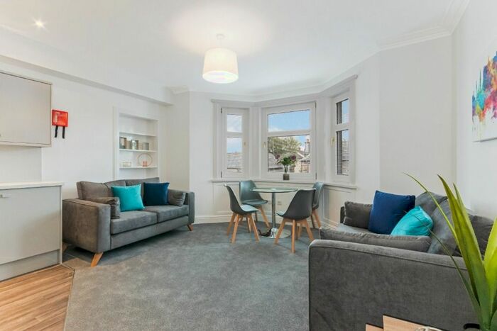 3 Bedroom Flat To Rent In West Savile Terrace, Newington, Edinburgh, EH9