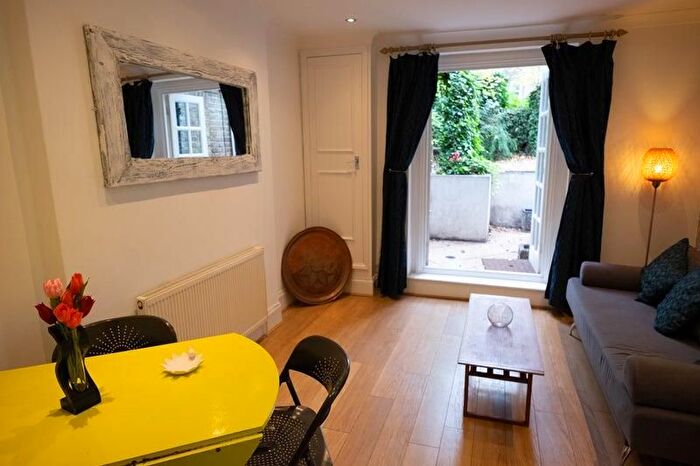 2 Bedroom Flat To Rent In Ladbroke Grove, London, W10
