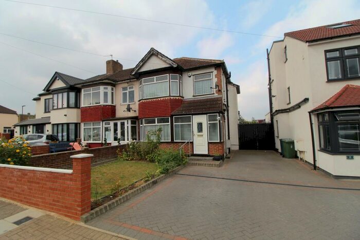 3 Bedroom House To Rent In Shaldon Road, Edgware, HA8