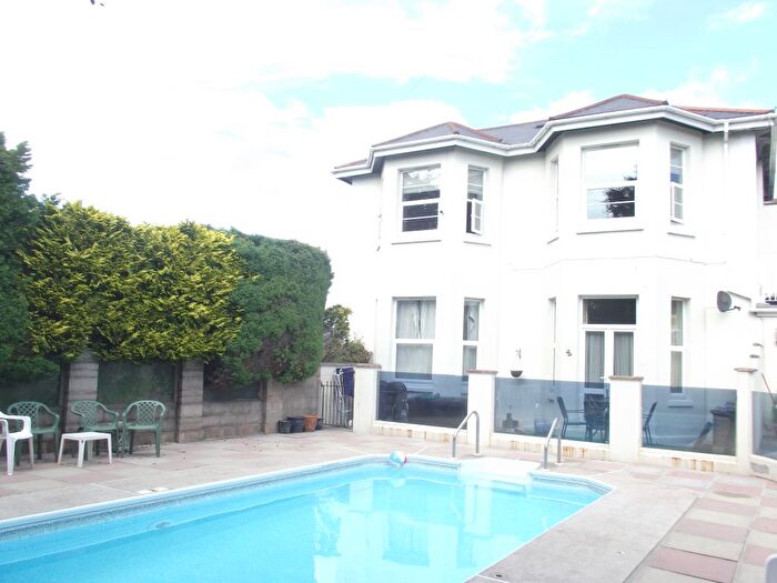 2 Bedroom Flat To Rent In The Woodlands Court, Torquay, TQ1