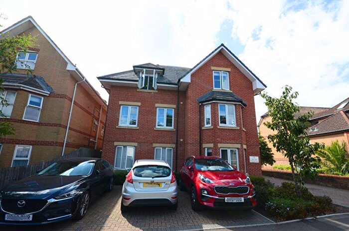 2 Bedroom Flat For Sale In Florence Road, Bournemouth, BH5