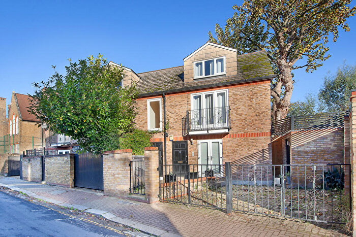 1 Bedroom Flat For Sale In Bolingbroke Walk, Battersea Park, SW11