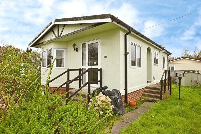 2 Bedroom Park Home For Sale In Broadway Park, The Causeway, Petersfield, Hampshire, GU31