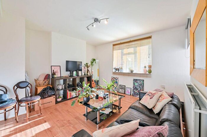 2 Bedroom Flat To Rent In Neckinger Estate, Bermondsey, London, SE16